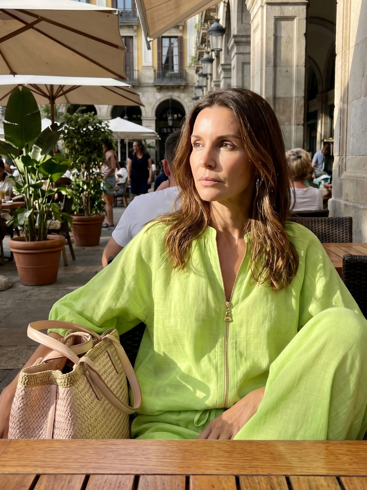 Women’s 2-piece pants set in lime green, puff sleeves, front zip, wide-leg trousers