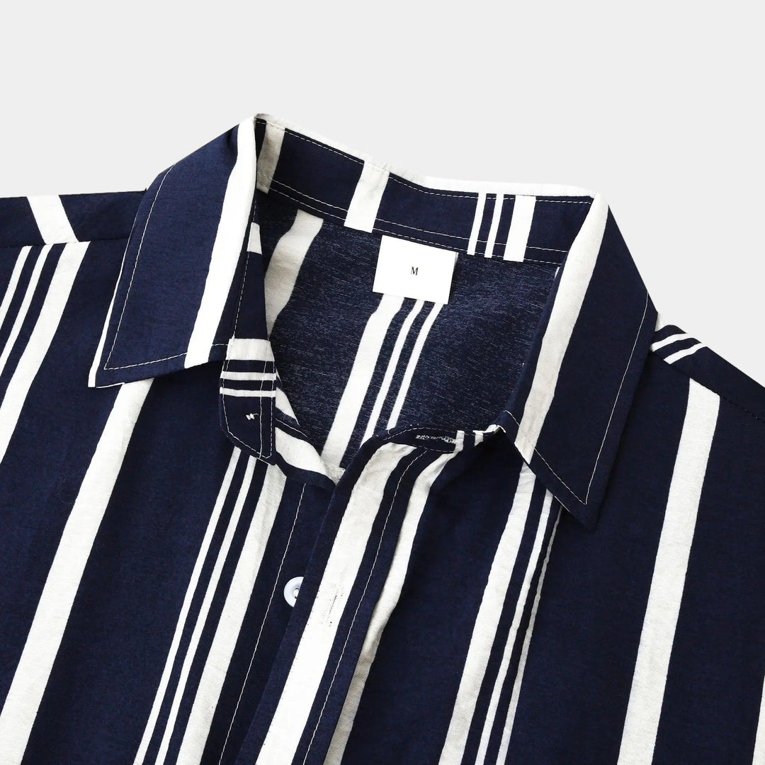 Navy blue short-sleeve striped shirt collar and button placket with white stripes