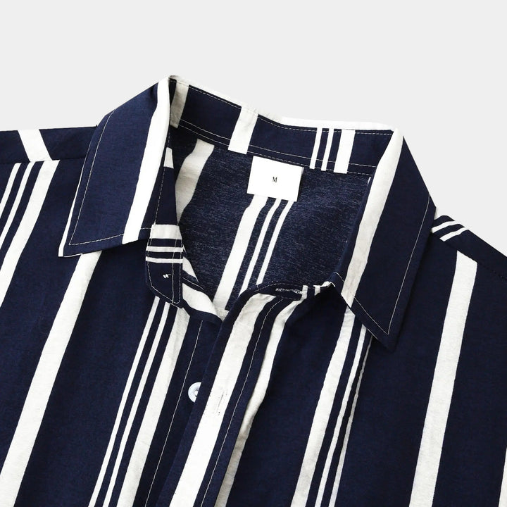 Navy blue short-sleeve striped shirt collar and button placket with white stripes
