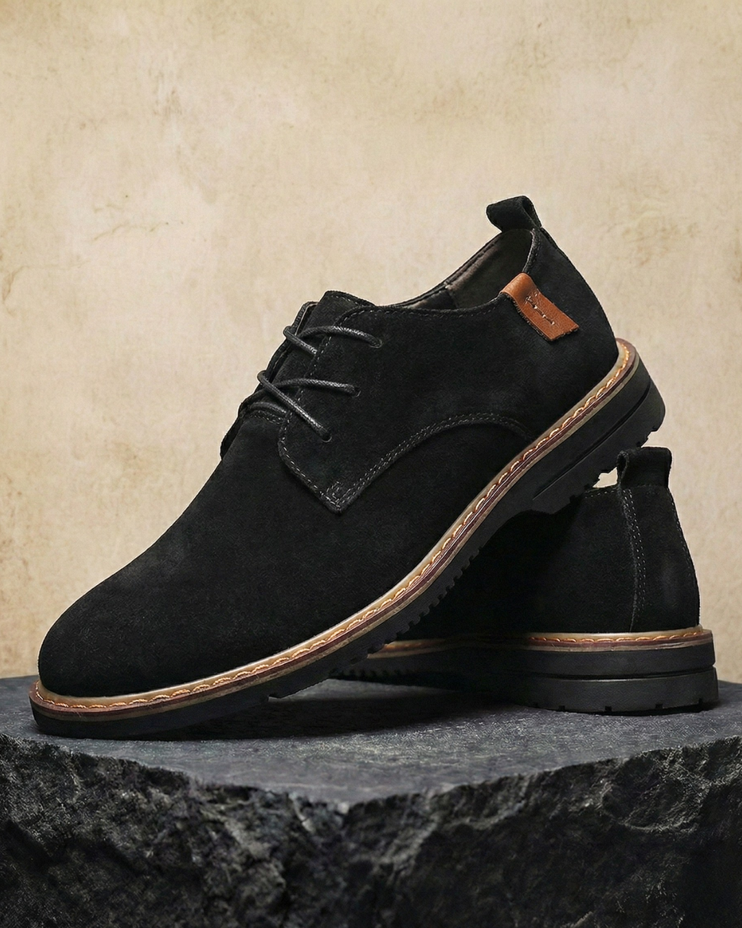 Black leather Oxford shoes, lace-up with saddle detail and tan-trim rubber sole