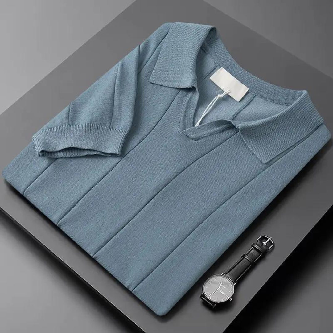 Cotton polo shirt in blue, knit collar with button placket and short sleeves